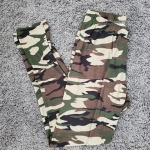 Outland Camo Comfort Stretch Outdoor Plus Size Womans Leggings XL  Great Pre-Own